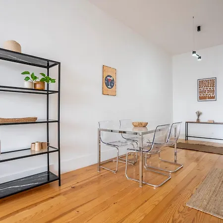 Chic 1br In Republica W Balcony By Lovelystay Oporto