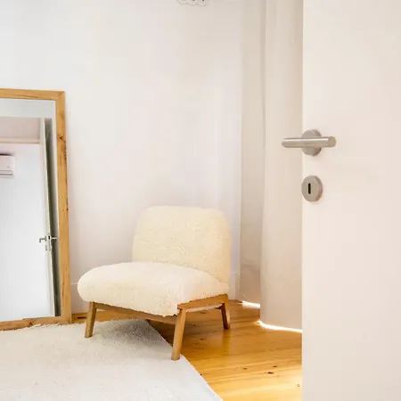 Lejlighed Chic 1br In Republica W Balcony By Lovelystay Porto