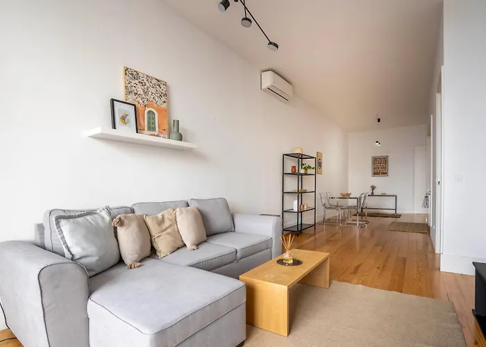 Chic 1br In Republica W Balcony By Lovelystay * Porto