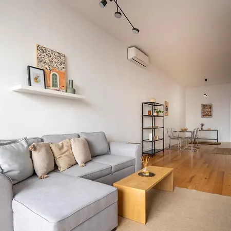 Chic 1br In Republica W Balcony By Lovelystay * Oporto