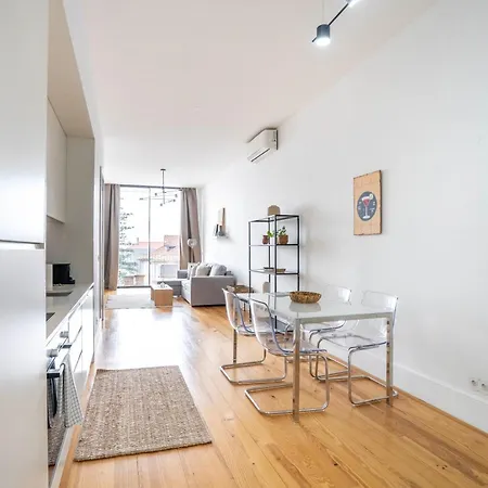 Chic 1br In Republica W Balcony By Lovelystay Apartment Porto