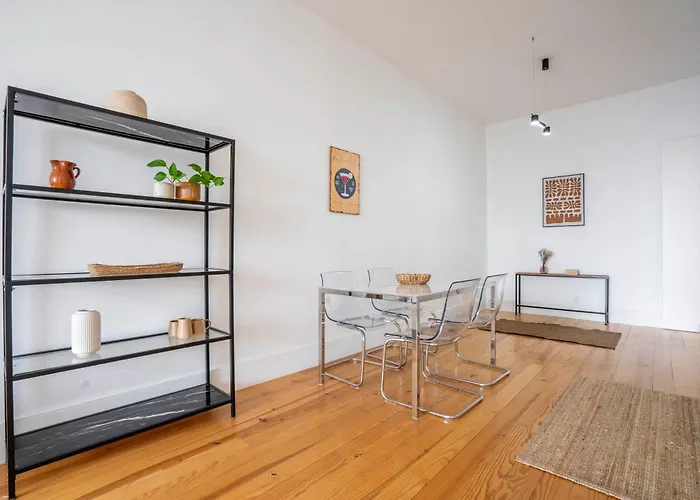 Chic 1br In Republica W Balcony By Lovelystay 포르투