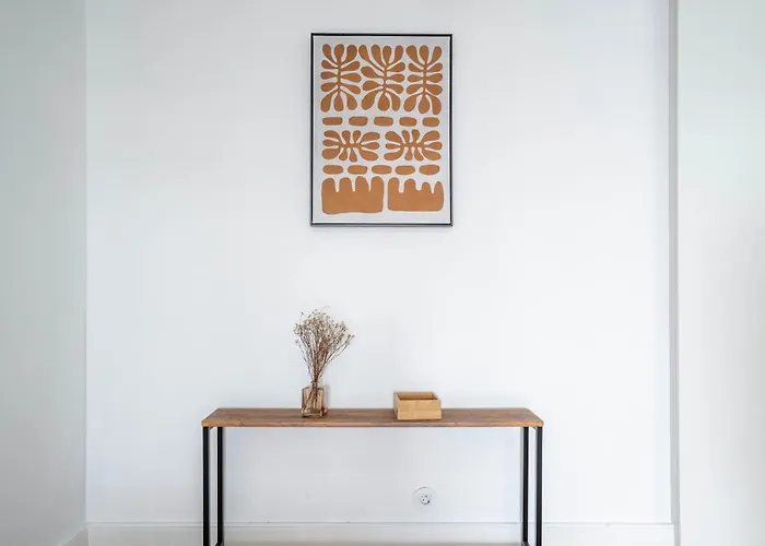 Chic 1br In Republica W Balcony By Lovelystay 포르투