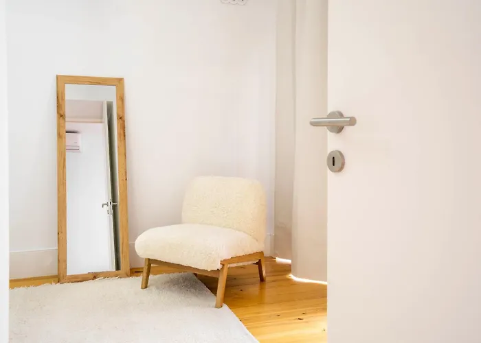 아파트 Chic 1br In Republica W Balcony By Lovelystay 포르투