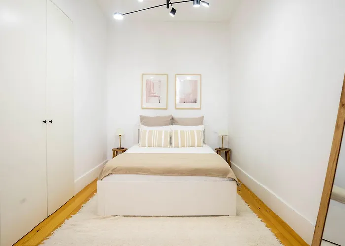 Chic 1br In Republica W Balcony By Lovelystay 포르투